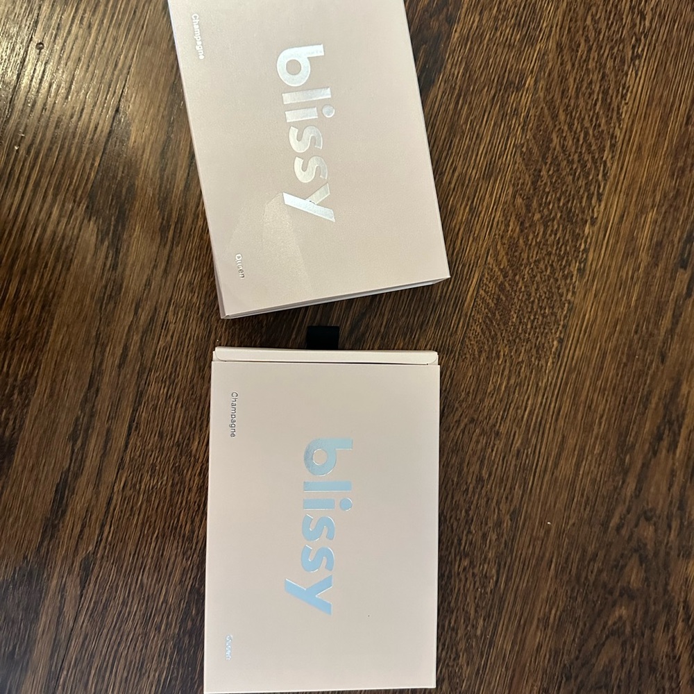 NEW IN BOX - Blissy silk pillowcases